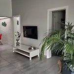Luxury Townhouse אדחה