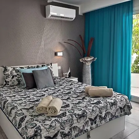 Palm & Sun Family Villa Apartmán *